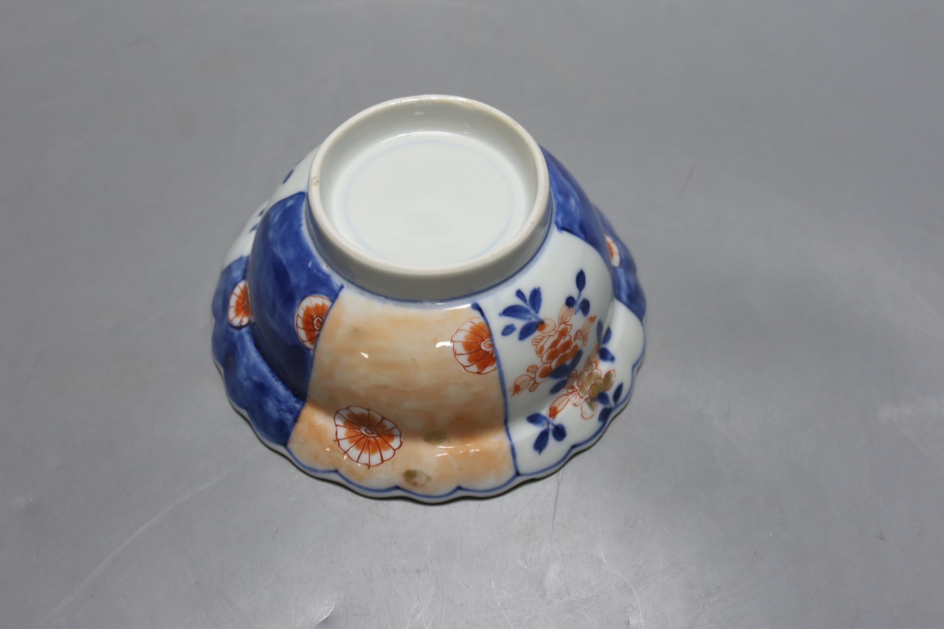 Two 18th century Chinese dishes and a bowl (3) 16.5cm
